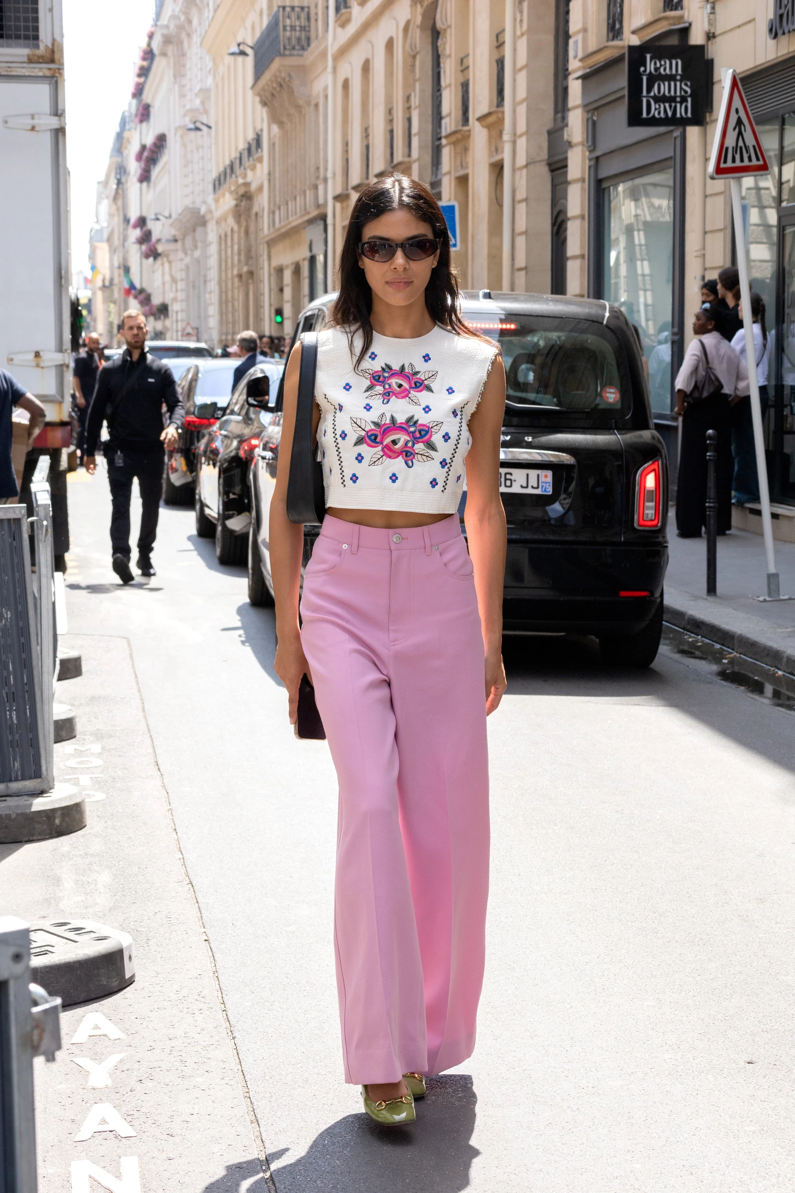 Pink pants are the main trend of spring 2026: how to wear them stylishly4