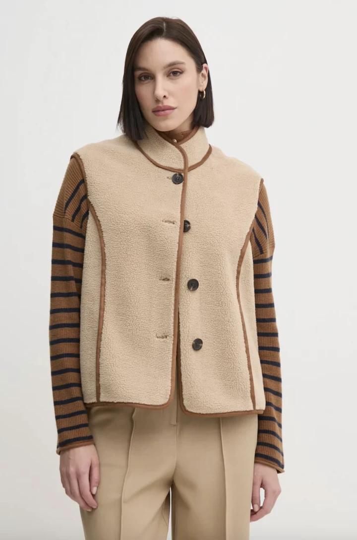 A sleeveless jacket is the perfect alternative to the bomber jacket that fashionistas are already wearing this spring.3