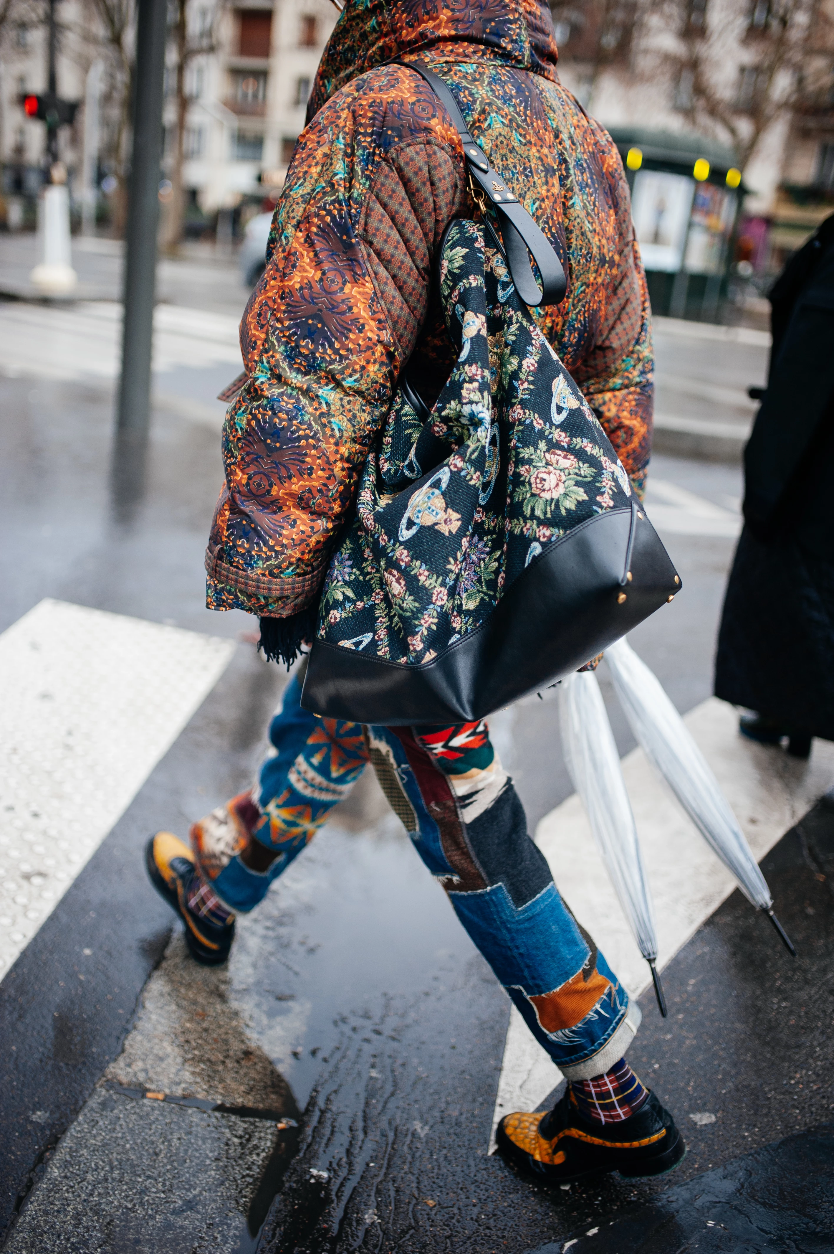 Patchwork jeans in street style8