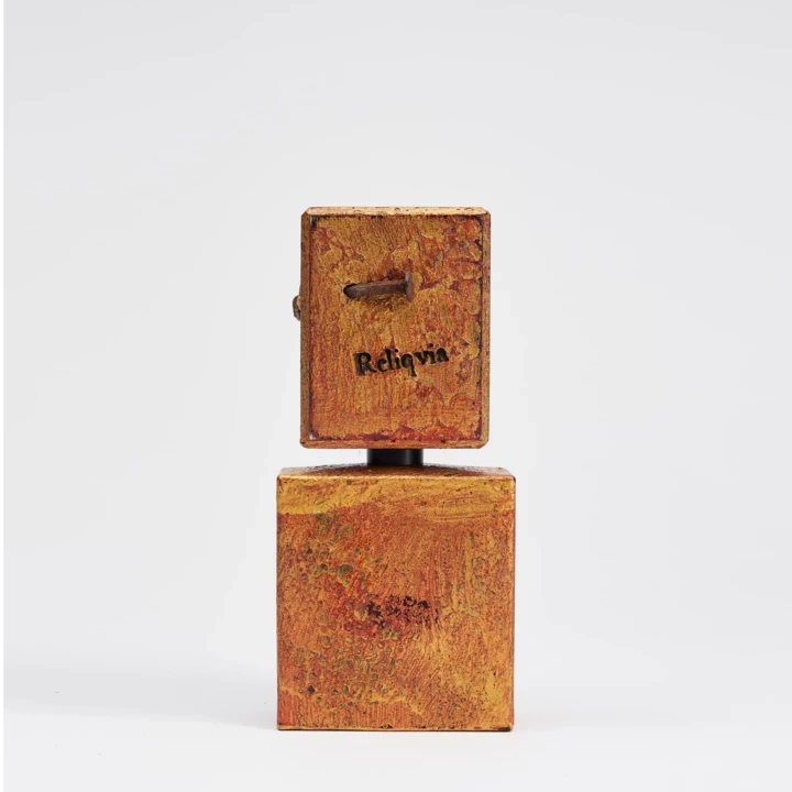 A selection of the best fragrances with incense and resins. From the "papal" Filippo Sorcinelli to CDG1