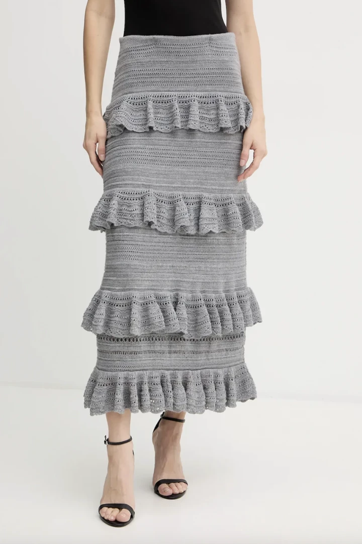 Skirts with character for everyday looks: 4 most fashionable options that will become the base12