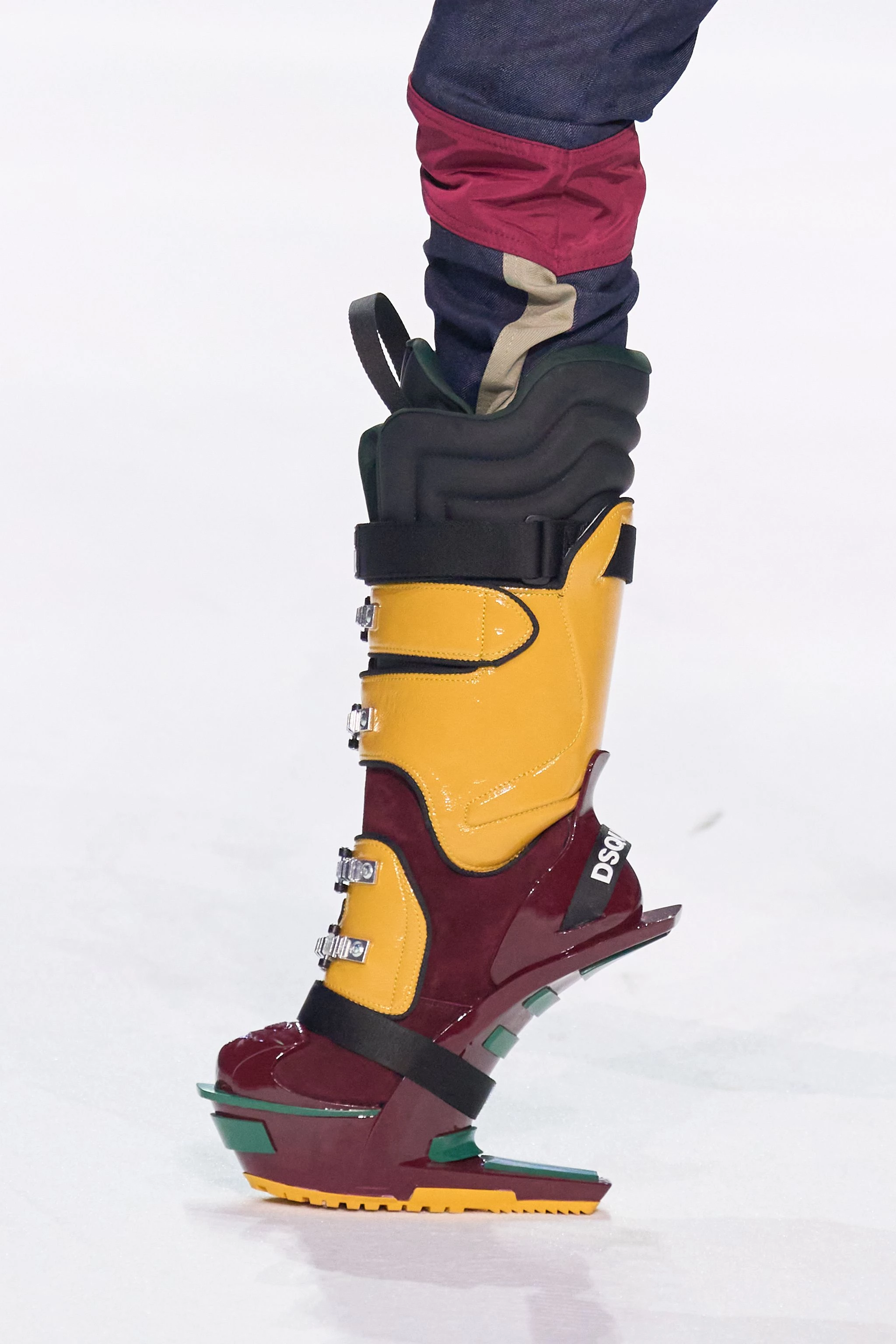 Dsquared2 hockey heels, fall-winter 2026/2027. Dean and Dan Keiteny caught the wave of interest in winter sports and created boots with a hockey aesthetic that seem to hang in the air15