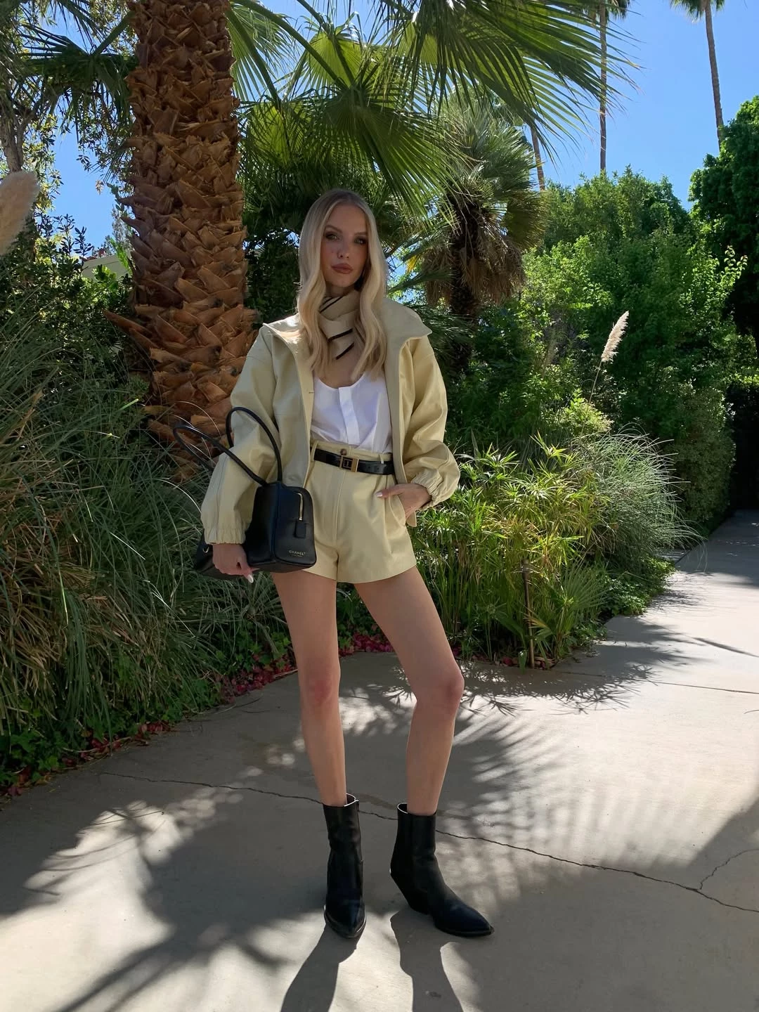 Instagram @leoniehanne1