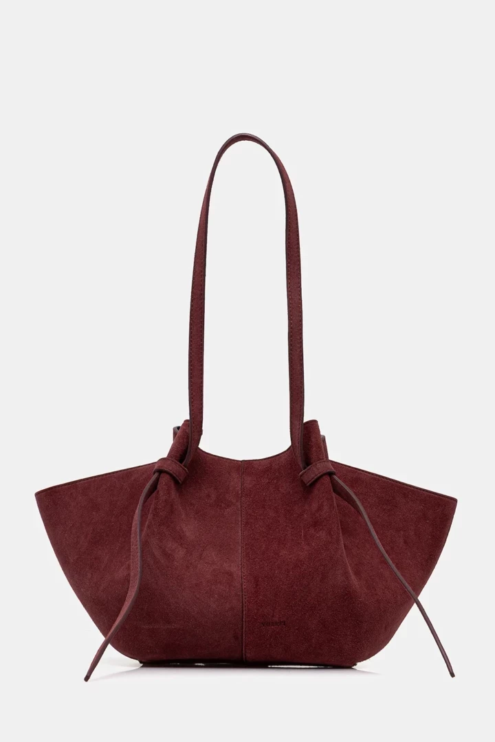 A bag in this color is the most sophisticated trend of spring14
