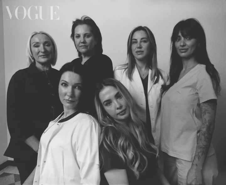 Volunteer doctors who will go to de-occupied and frontline territories are the heroes of the new issue of Vogue Ukraine3