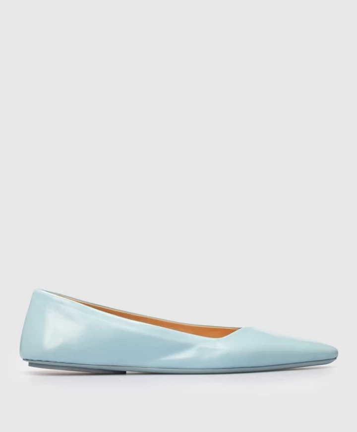 The most fashionable ballet flats this spring are blue7