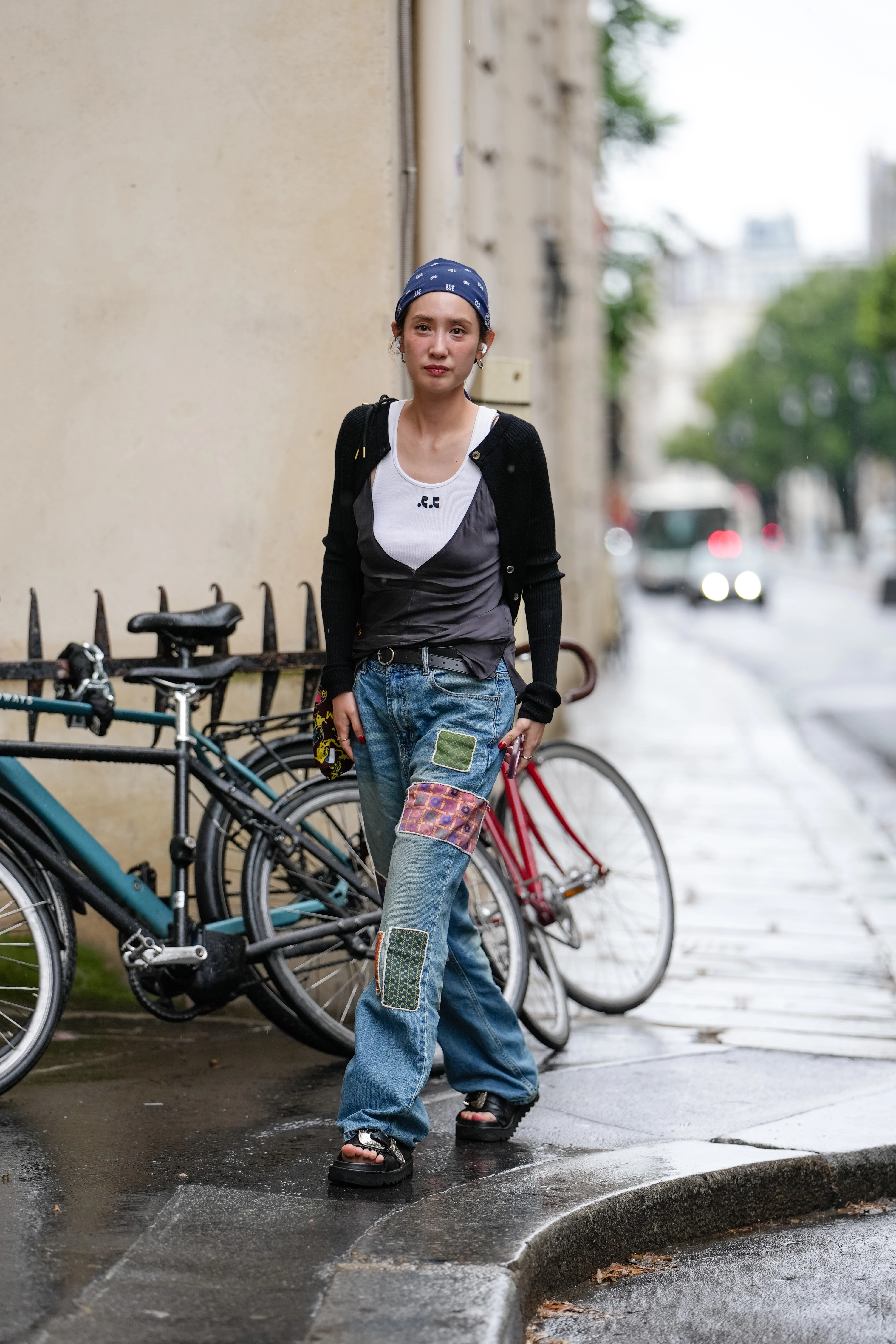 Patchwork jeans in street style6