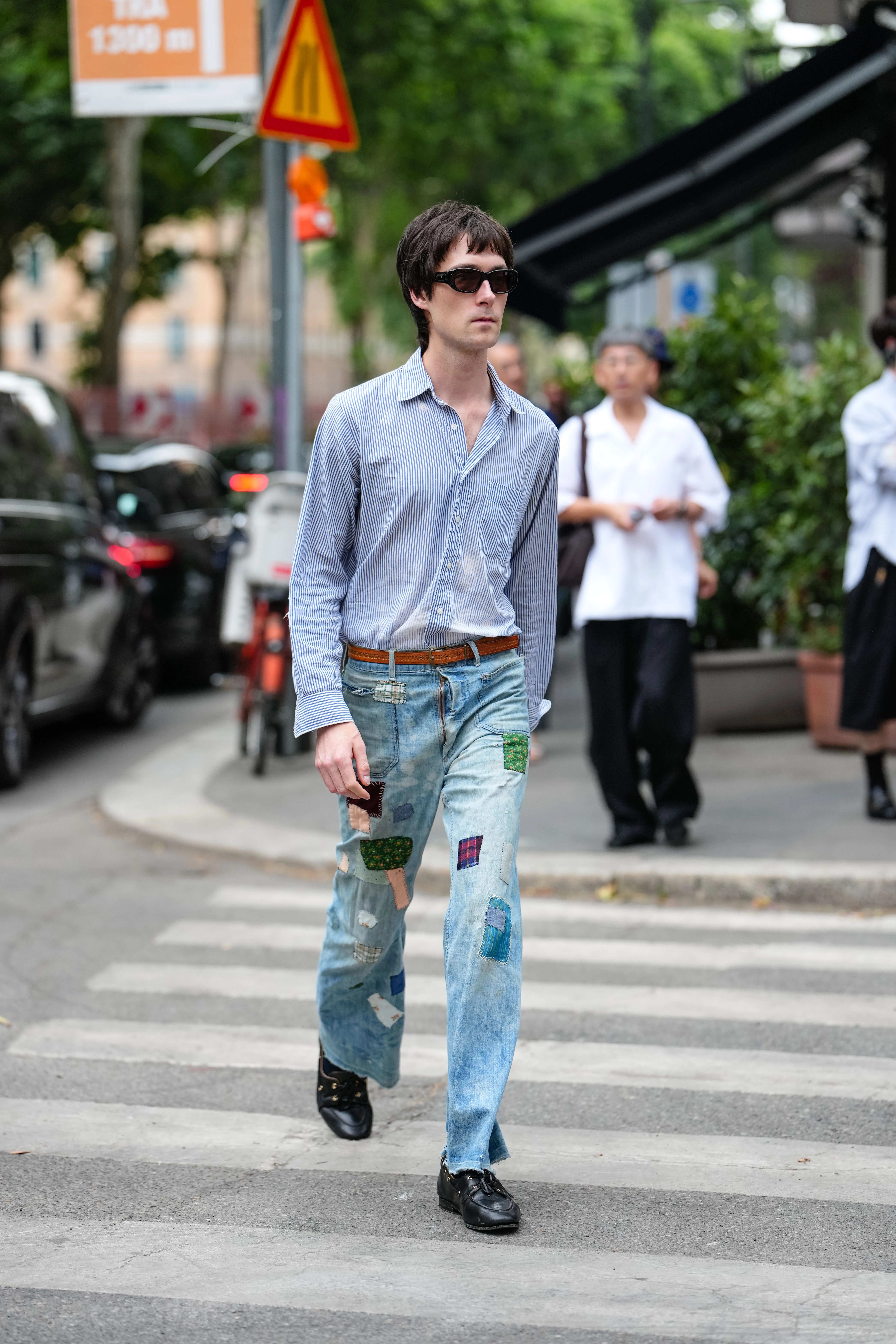 Patchwork jeans in street style7