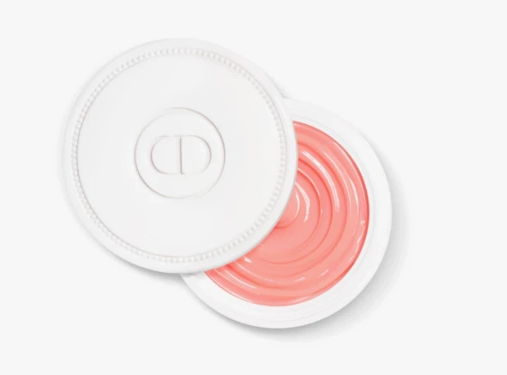 Old money manicure from New York: the most elegant beauty trend of the season2