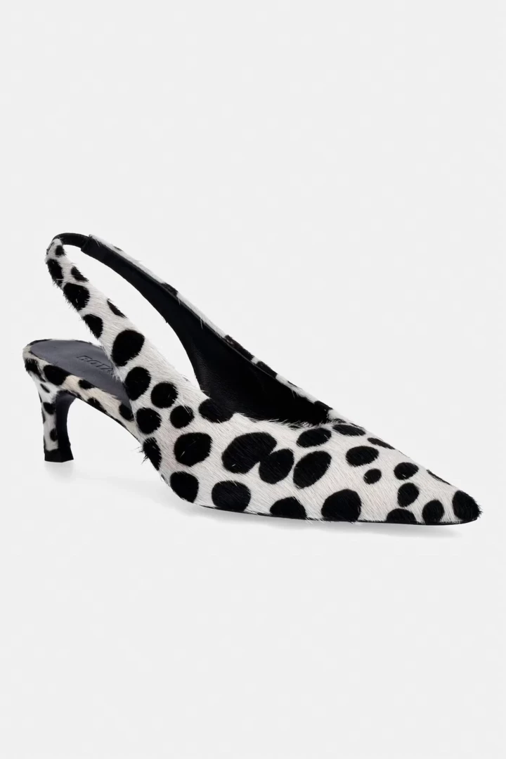 Micro-heeled shoes are the favorite footwear of fashion insiders 16 Micro-heeled shoes are the favorite footwear of fashion insiders6