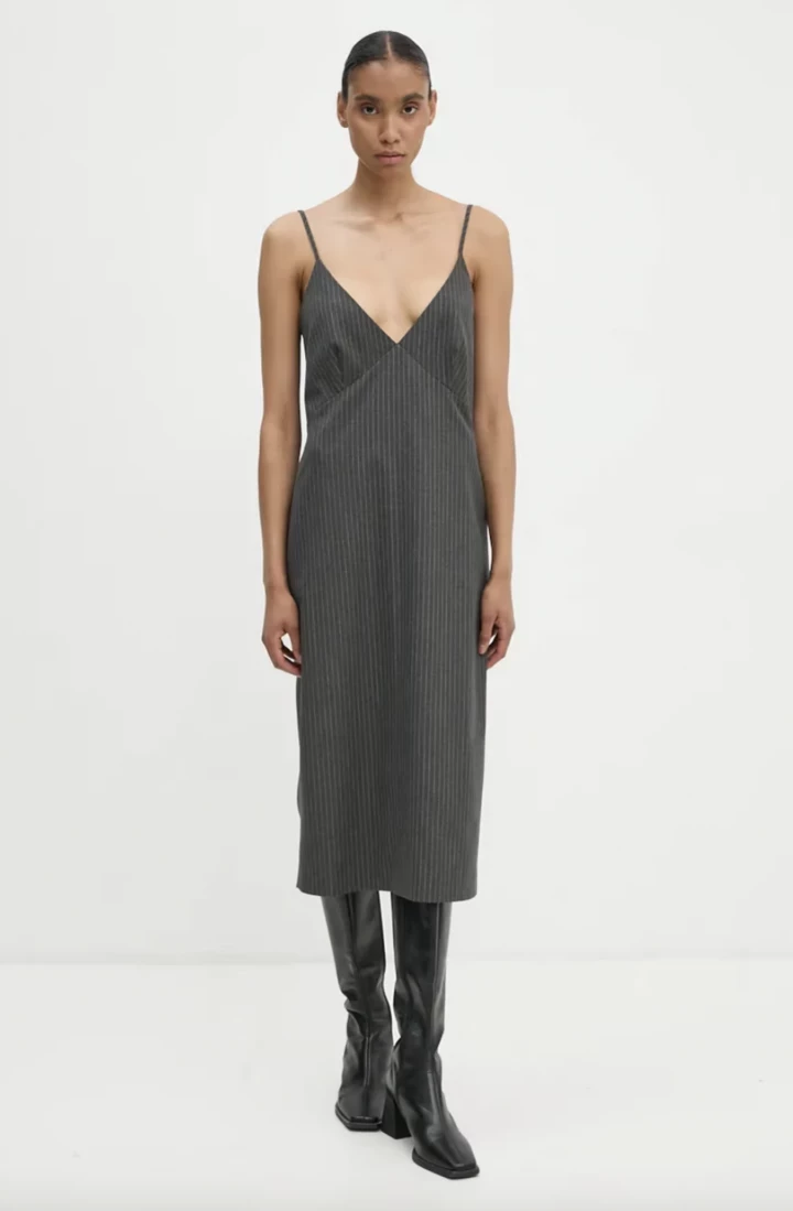 The minimalist sleeveless midi dress is the most fashionable comeback from the 1990s for fans of simplicity7