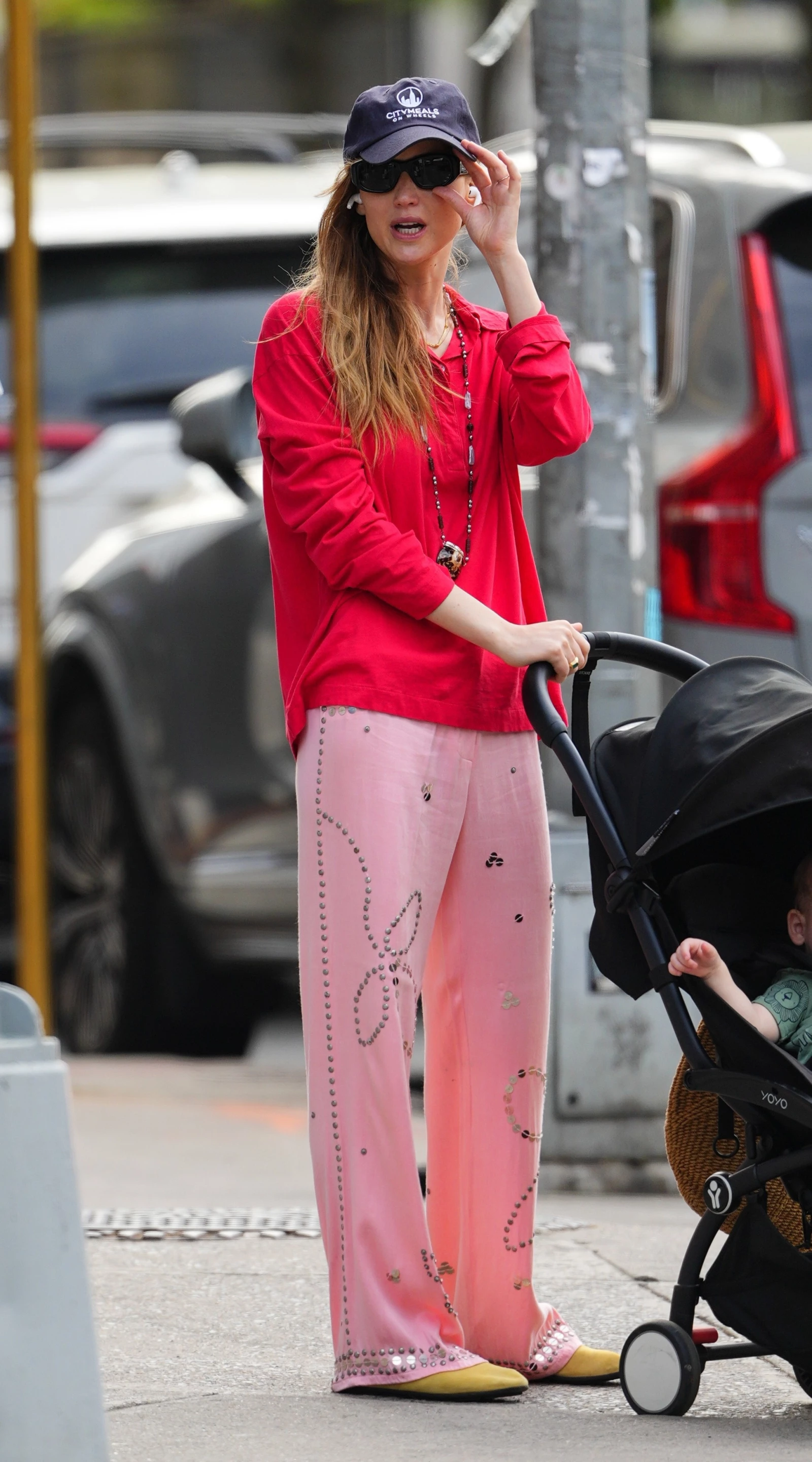 Pink pants are the main trend of spring 2026: how to wear them stylishly2