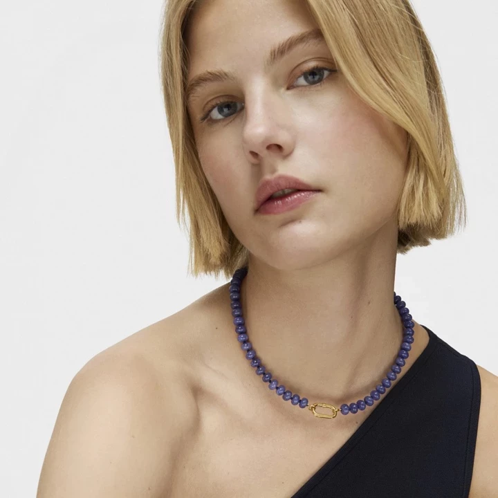 These massive necklaces have already become the main decoration of summer 20267