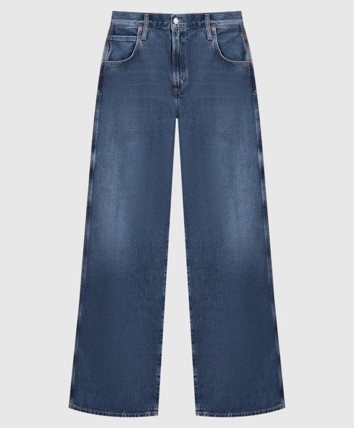 Jeans from this brand are in the wardrobe of all fashion insiders.2