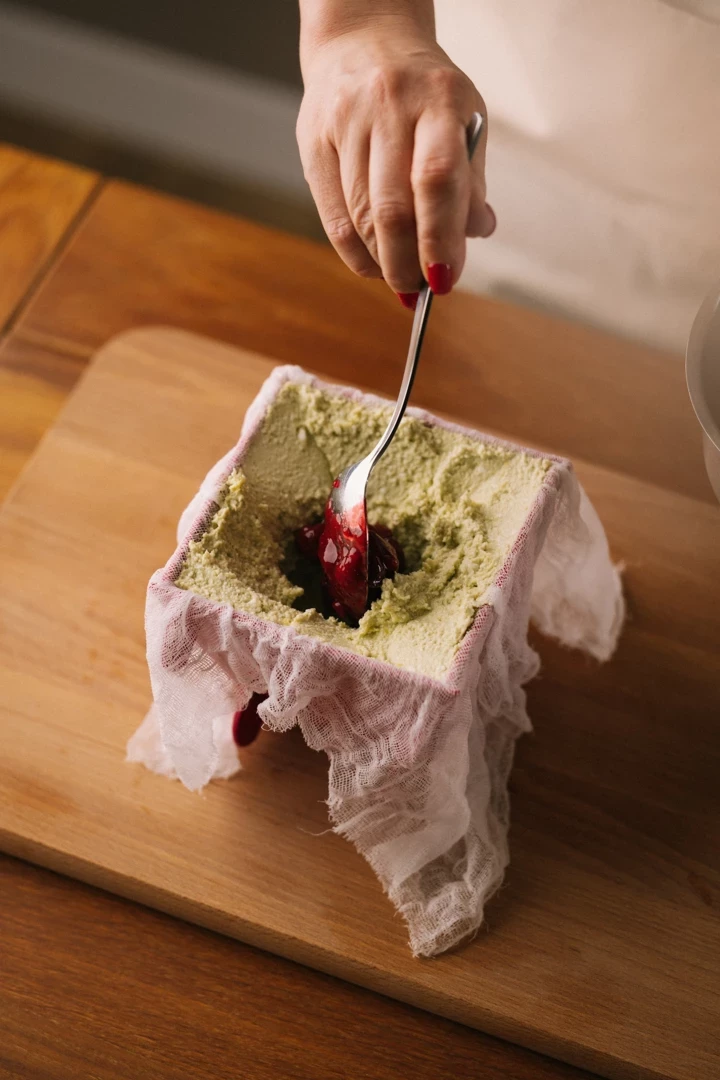 No-bake cheese Easter cake: an Easter recipe with a wow effect12