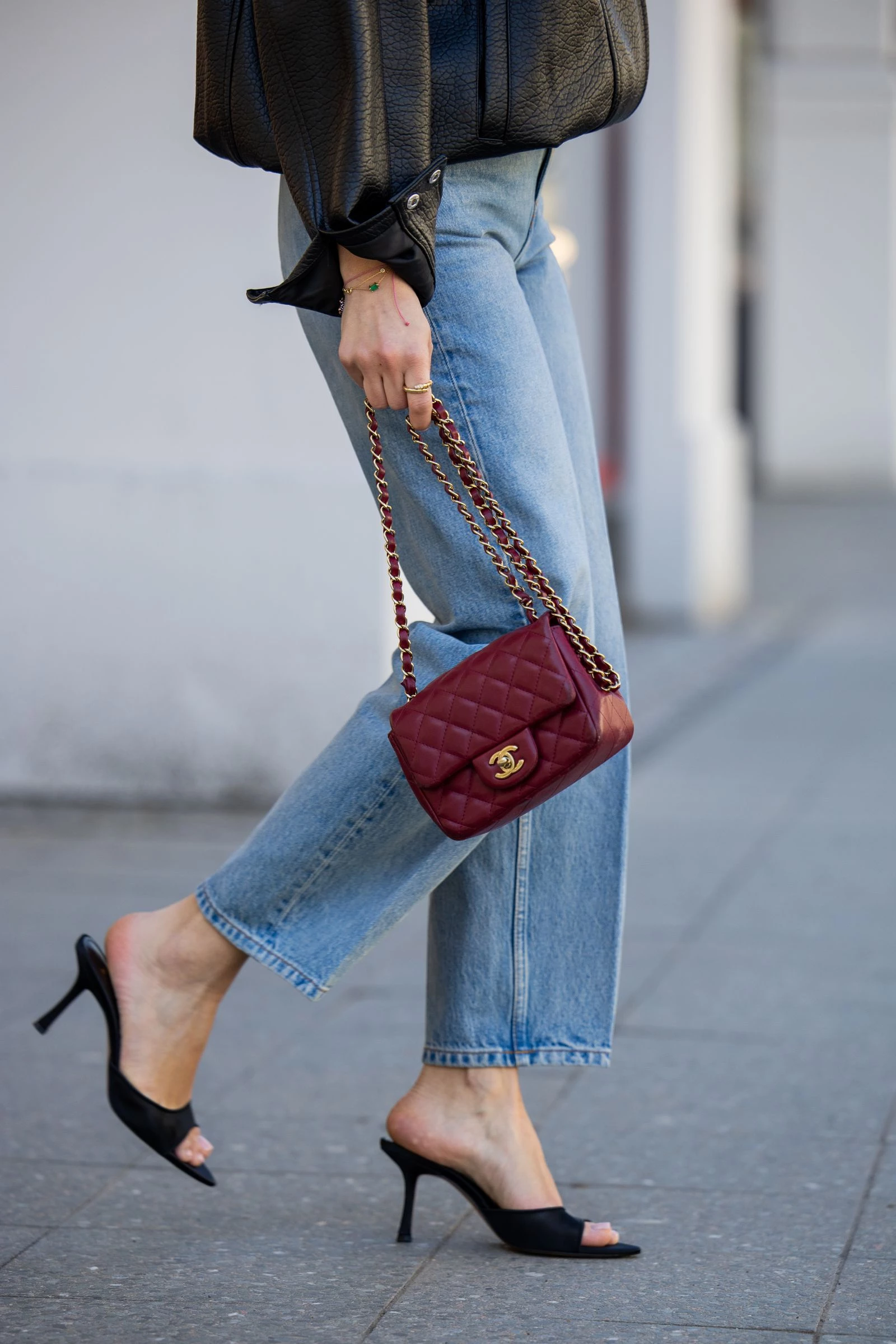 1990s-style cropped jeans are back in trend this spring3