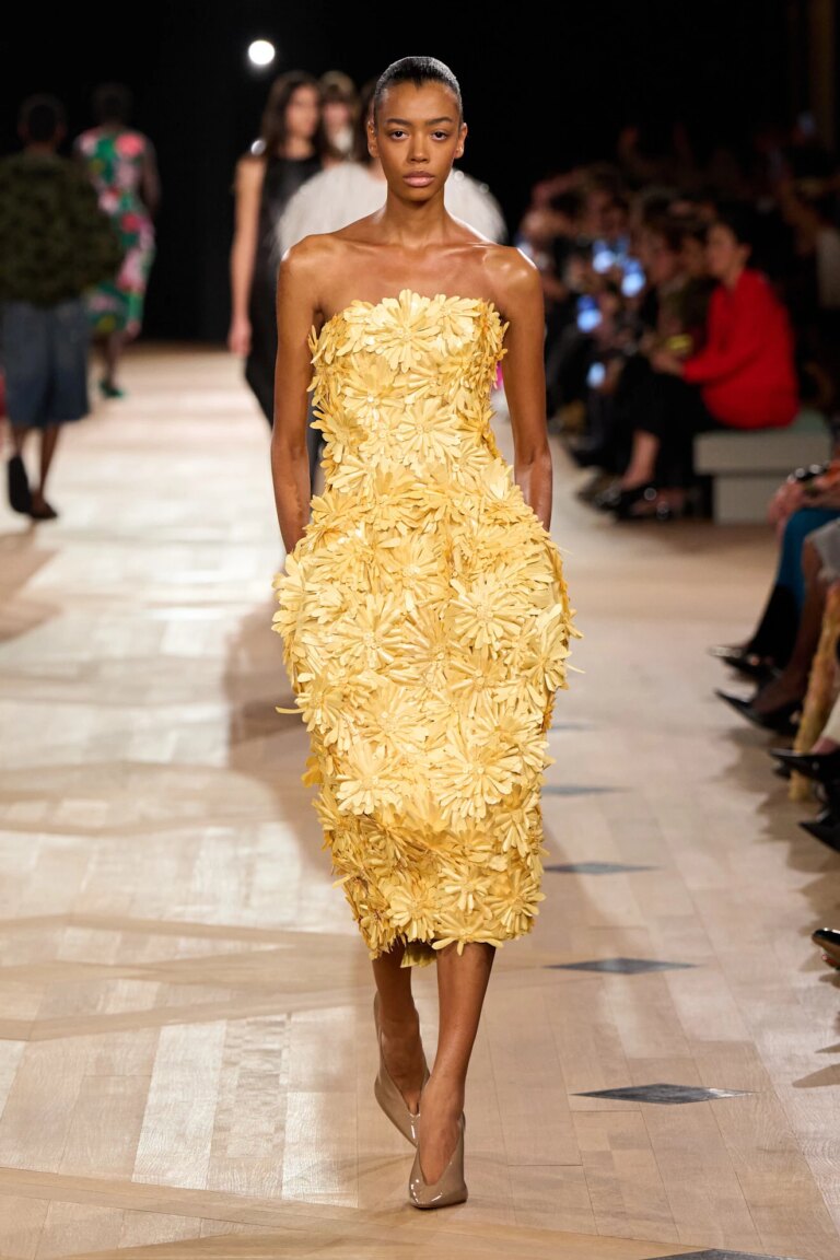 The most fashionable dresses of spring 2026 are with flowers, and everyone is already wearing them 8