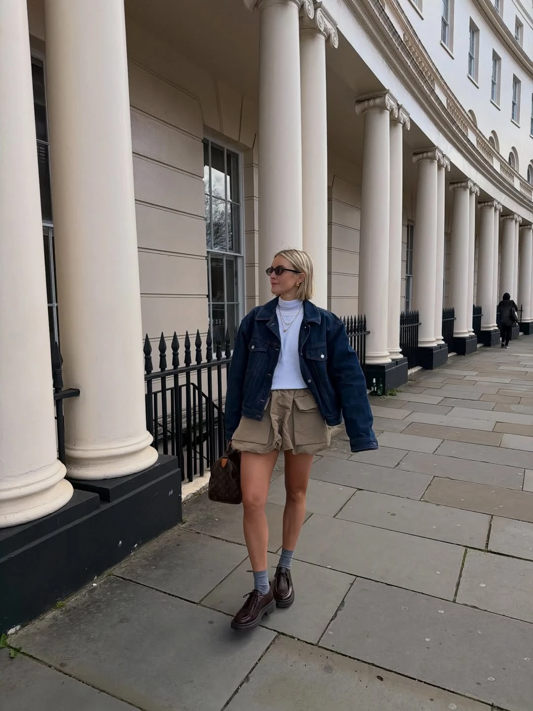 Instagram @pollyvnewman5