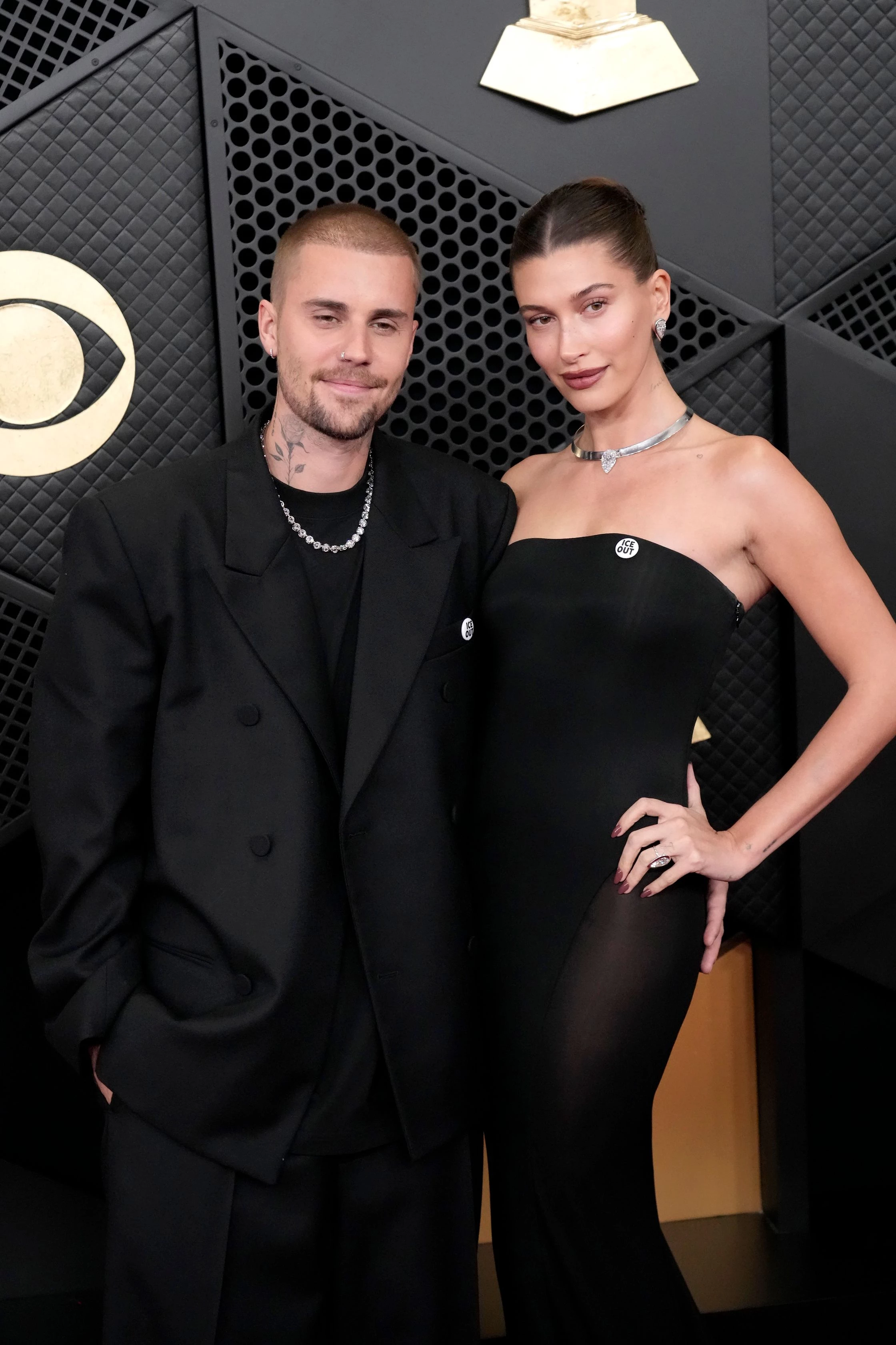 Justin and Hailey Bieber during the awards ceremony0
