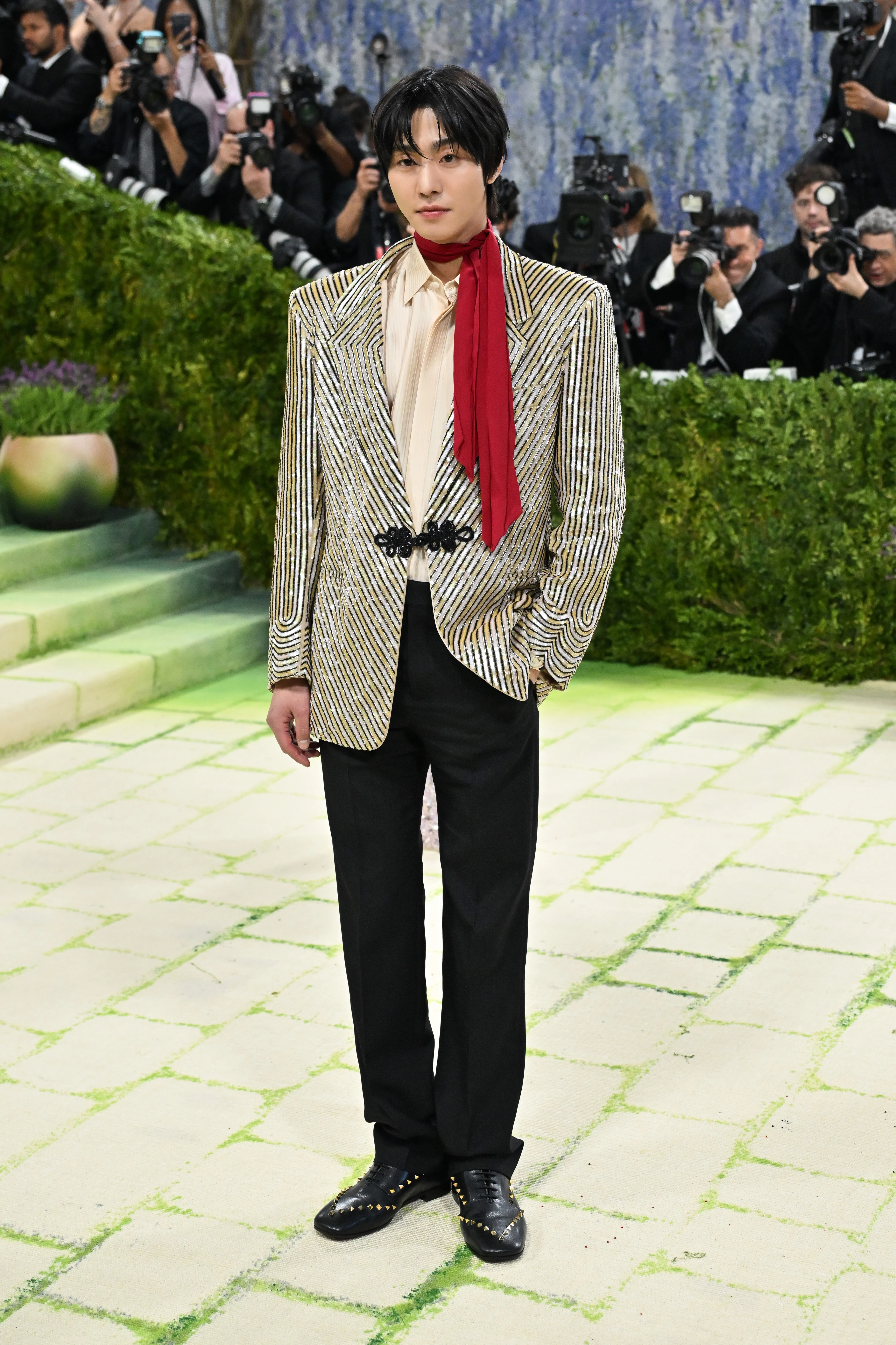 Ahn Hyo Seop in Valentino9