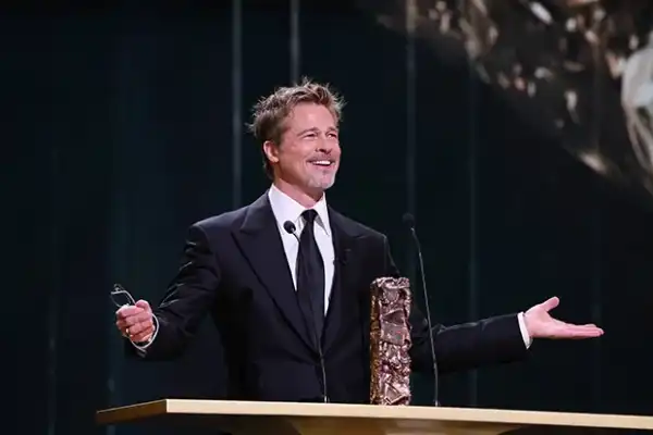 Brad Pitt ve Ines de Ramon'un İlişki Zaman Çizelgesi: Aşkları Hakkında Her Şey 12 Brad Pitt ve Ines de Ramon'un İlişki Zaman Çizelgesi: Aşkları Hakkında Her Şey 12