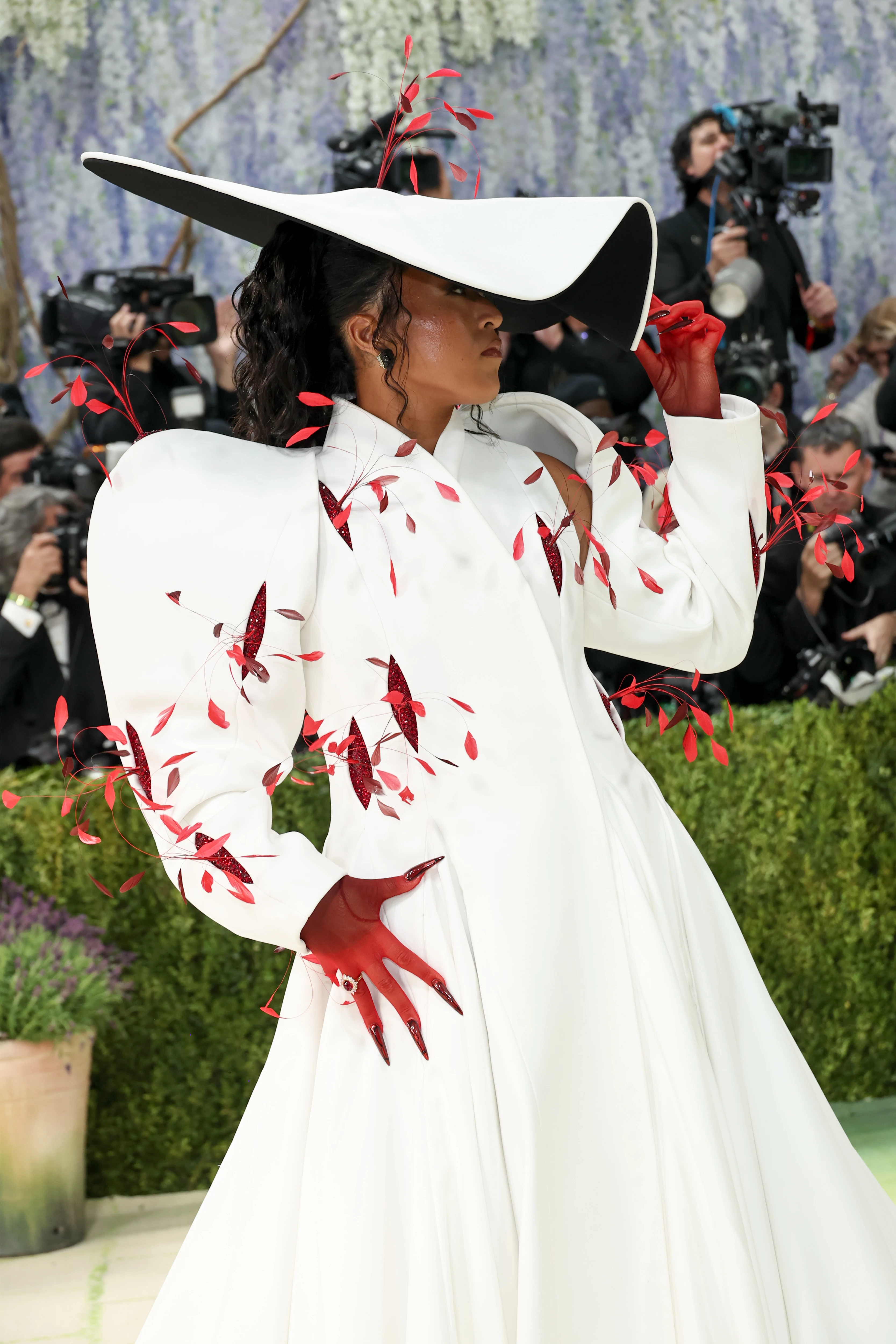 The most beautiful manicures from the Met Gala 2026 - couture on your fingertips4