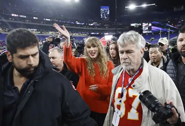 Taylor Swift und Travis Kelces Beziehungszeitachse: Der vollständige Leitfaden von Anfang bis Verlobung 17