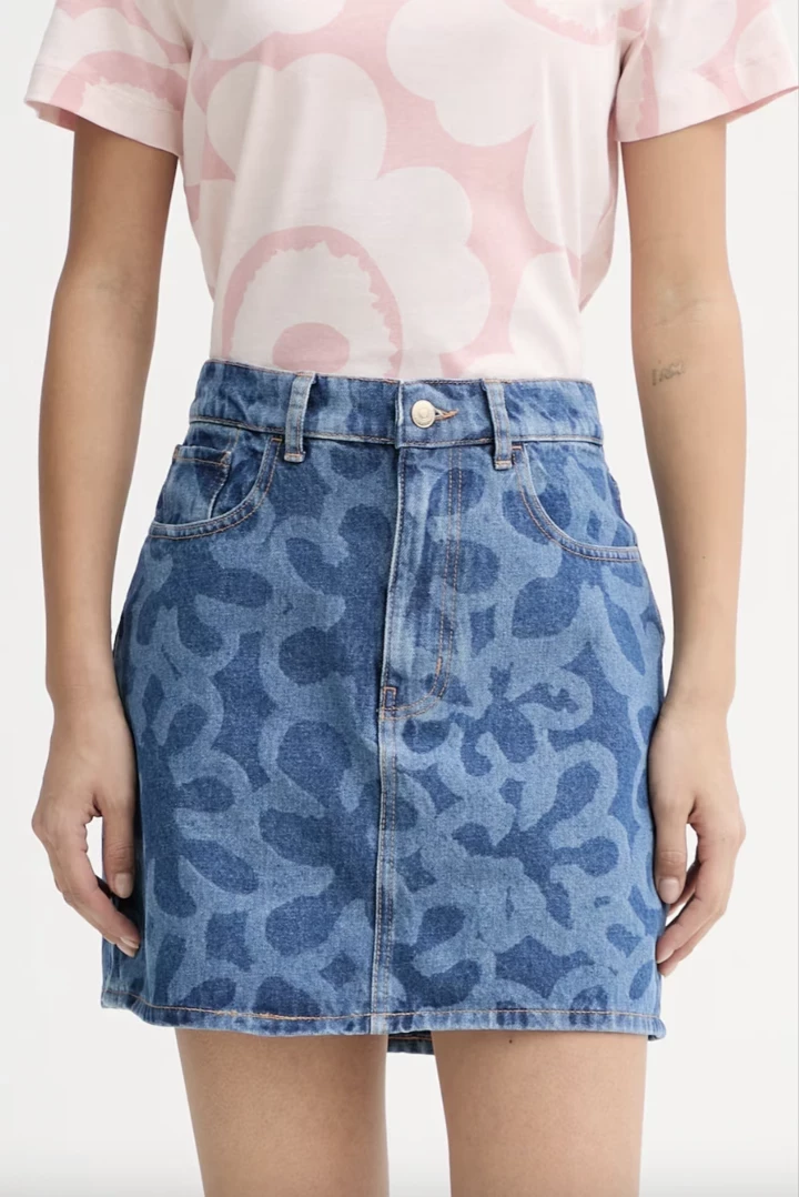 The miniskirt from the 2000s is a fashionable comeback that is not to be ashamed of9