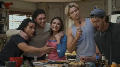Elenco di ‘Off Campus’: Che età hanno Ella Bright, Belmont Cameli e gli altri attori? 10