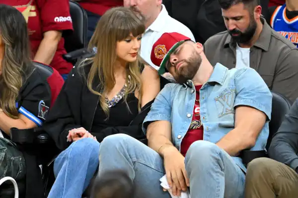 Taylor Swift und Travis Kelces Beziehungszeitachse: Der vollständige Leitfaden von Anfang bis Verlobung 18