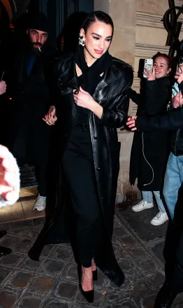 Tarihçe: Dua Lipa'nın Erkek Arkadaşları, Eski Sevgilileri ve Kocası Callum Turner ile İlişkisi 8 Tarihçe: Dua Lipa'nın Erkek Arkadaşları, Eski Sevgilileri ve Kocası Callum Turner ile İlişkisi 8