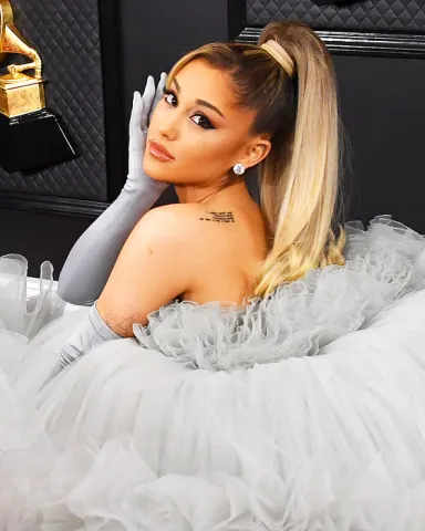 Wer ist Ethan Slater? Lerne den „Wicked“-Star und Freund von Ariana Grande&hellip;