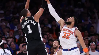 HOME 32 Who Won Game 4 of the NBA Finals: New York Knicks or…