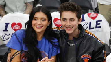 HOME 26 Le baiser de Kylie Jenner et Timothée Chalamet au bord du terrain…