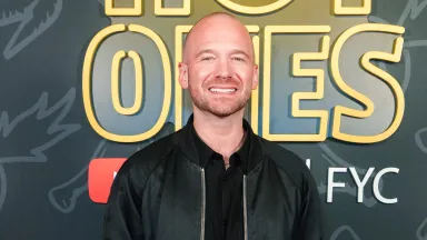 HOME 43 Sean Evans’ Girlfriend History: His Exes & Past Relationships