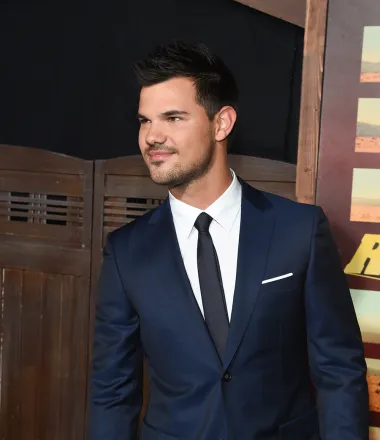 Tay Dome: 5 Fatti su Moglie di Taylor Lautner 6 Tay Dome: 5 Fatti su Moglie di Taylor Lautner 6