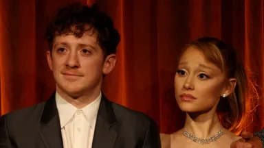 HOME 24 Pourquoi Ariana Grande et Ethan Slater se sont-ils séparés ? Un aperçu…