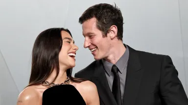 HOME 28 Tarihçe: Dua Lipa’nın Erkek Arkadaşları, Eski Sevgilileri ve Kocası Callum Turner ile…